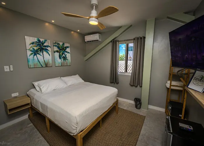 Sandbar Beachfront Hotel & Hostel Restaurant